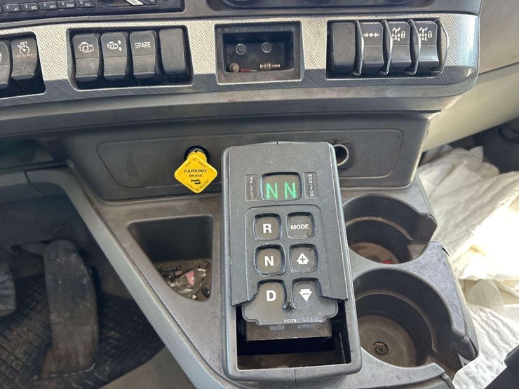 2017-kenworth-t880-image-29
