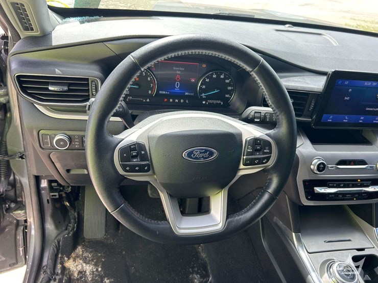 2023-ford-explorer-image-11