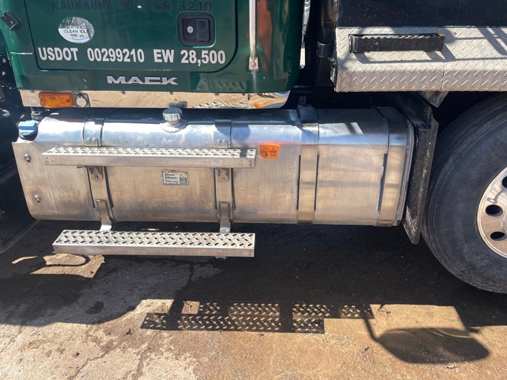 #4014-•-2013-quad-axle-mack-dump-truck-(has-wi-title)-image-46
