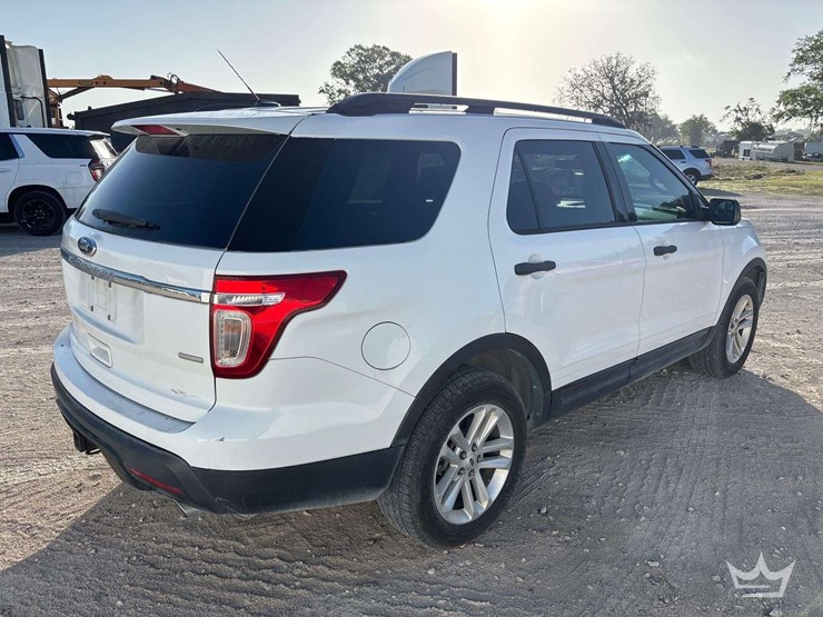 2015-ford-explorer-image-3