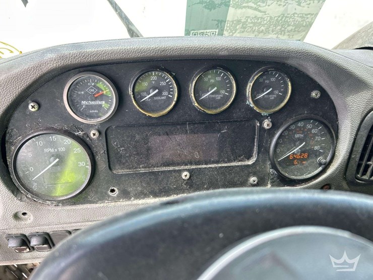 2015-peterbilt-320-image-12