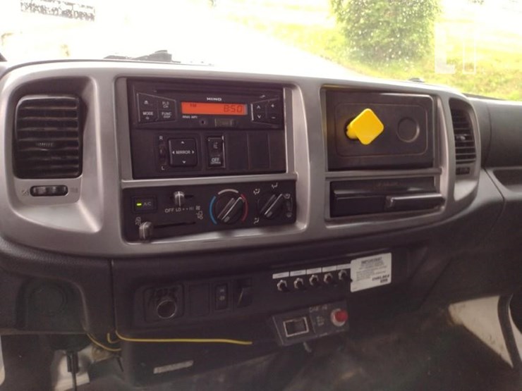 2015-hino-338-image-10