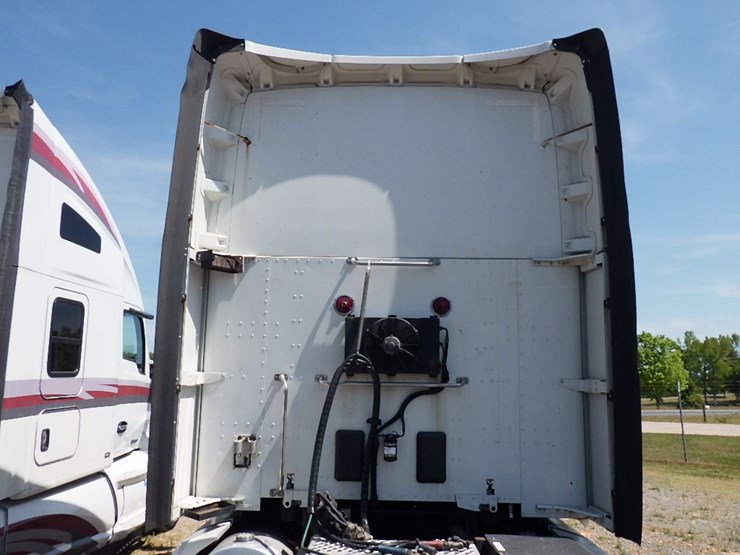 2016-kenworth-t680-image-16