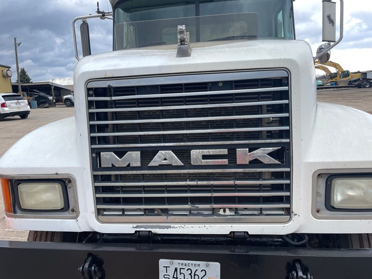 #4030-•-2005-mack-tractor-unit-18-image-40