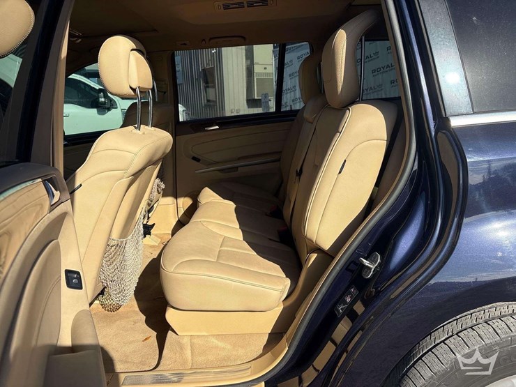 2012-mercedes-benz-gl450-image-22