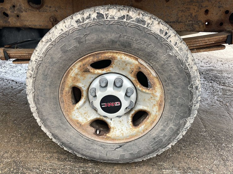 #4043-•-2002-gmc-250-(has-wi-title)-image-9