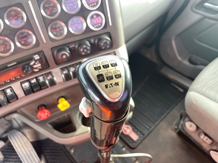 2015-kenworth-t880-image-103
