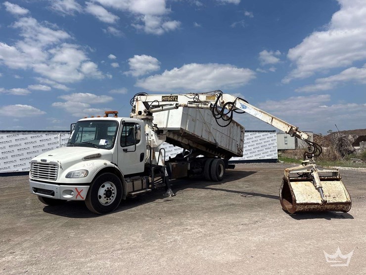 2015-freightliner-m2-106-image-1