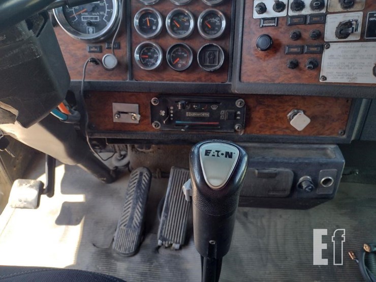 1999-kenworth-t800-image-9