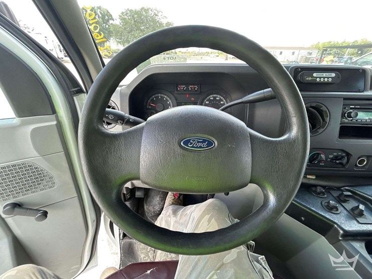 2015-ford-e450-image-13