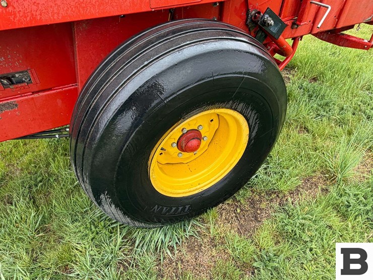 new-holland-580-image-14