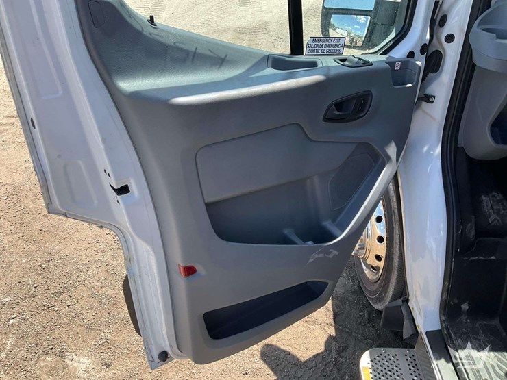 2019-ford-transit-image-11