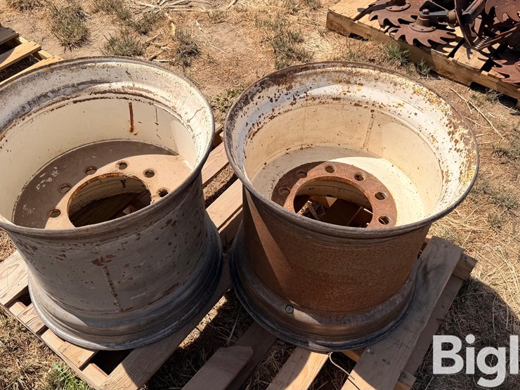 20"x22.5"-10-bolt-drop-center-rims-image-2