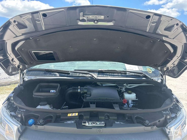 2021-mercedes-benz-sprinter-4500-image-7