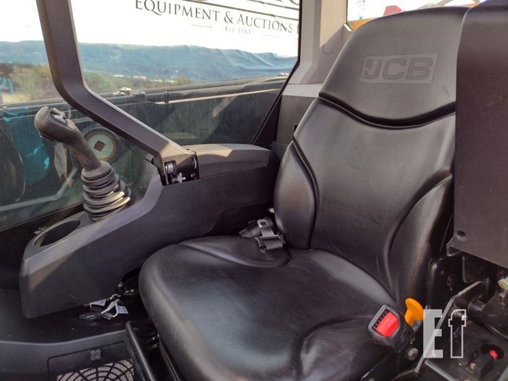 2024-jcb-3ts-8t-image-11