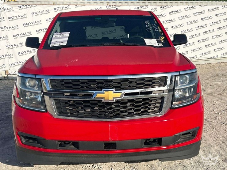2016-chevrolet-suburban-image-26