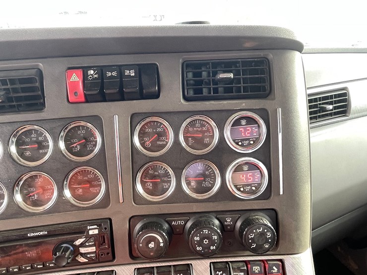 2015-kenworth-t880-image-98