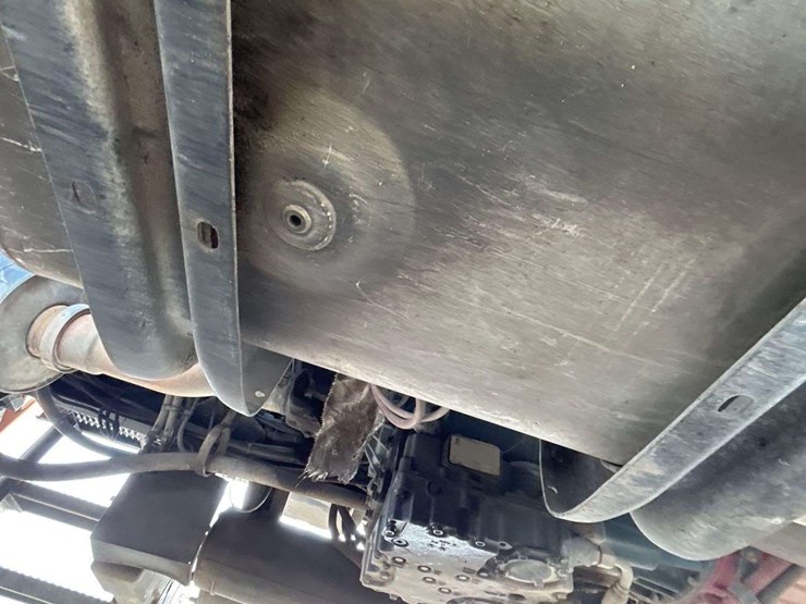 2015-freightliner-m2-106-image-35
