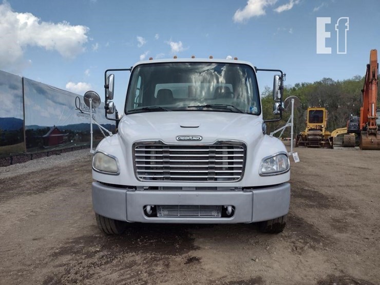 2007-freightliner-business-class-m2-106-image-2