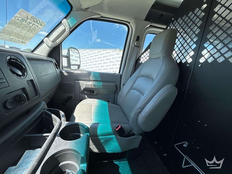 2009-ford-cargo-image-27