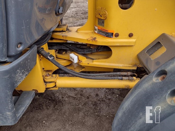 deere-204l-image-34