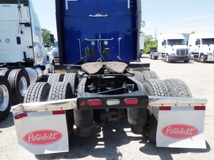 2021-peterbilt-579-image-10