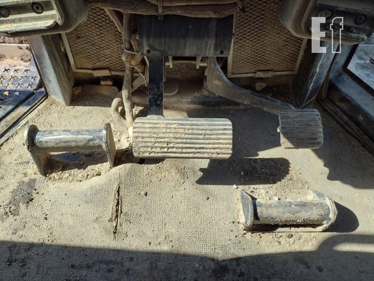 2017-caterpillar-d6n-xl-image-8
