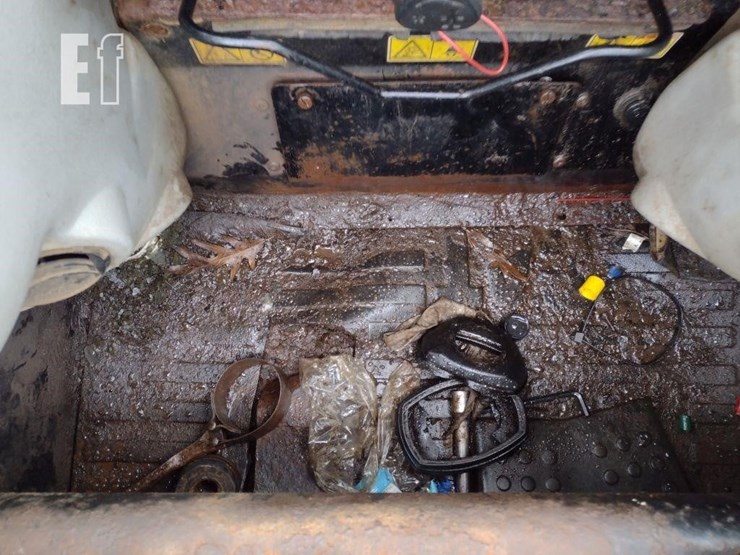 2005-caterpillar-277b-image-8