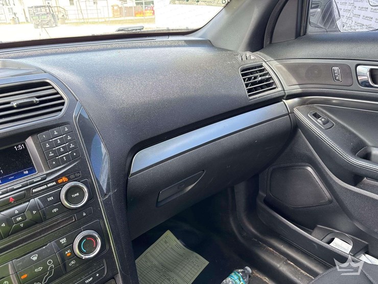 2017-ford-explorer-image-19