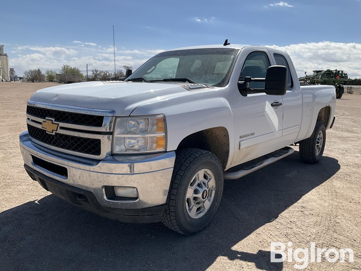 2013-chevrolet-silverado-2500-image-1