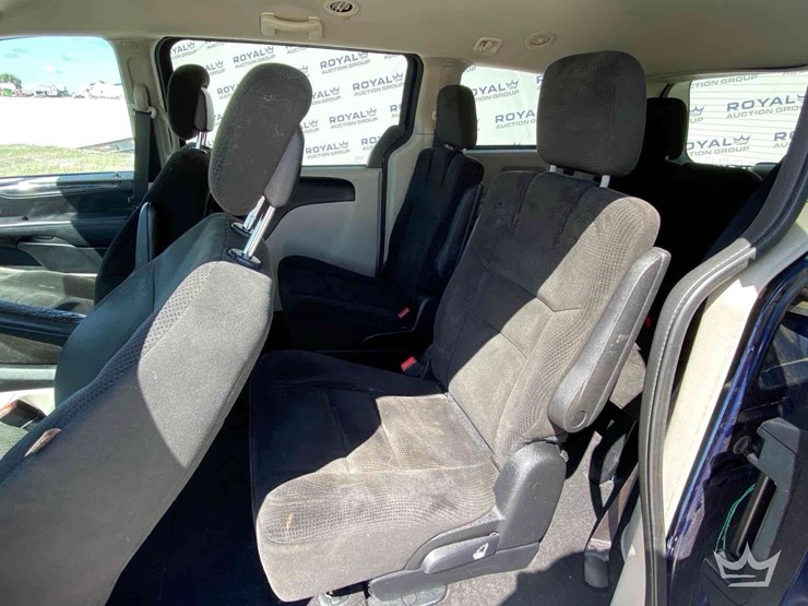 2016-dodge-grand-caravan-image-12