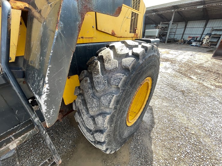 2005-komatsu-wa320-5l-image-17