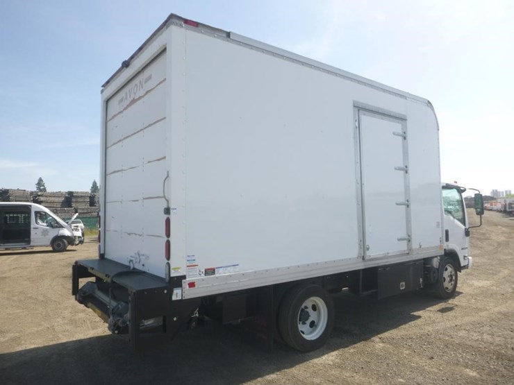 2013-isuzu-npr-image-3
