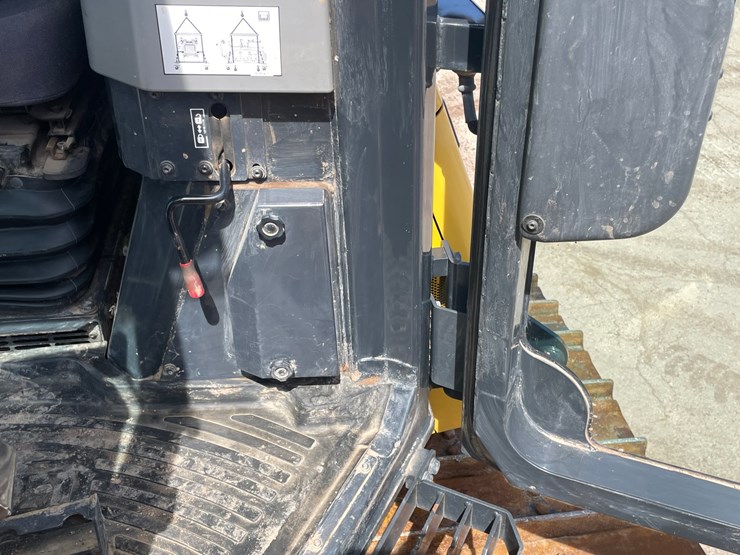 2020-komatsu-d51px-image-48