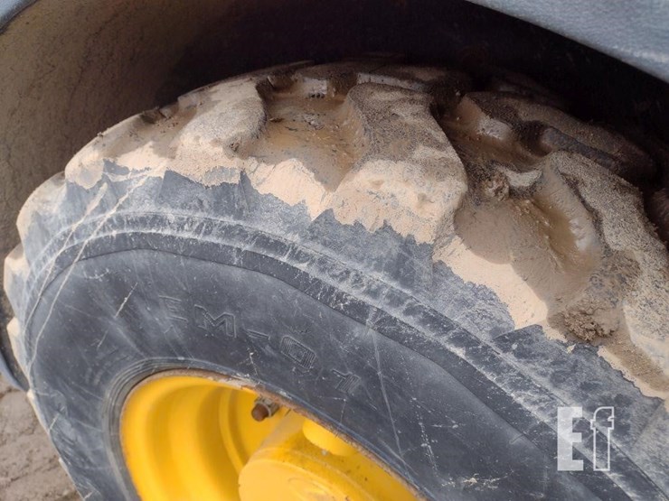 deere-204l-image-31