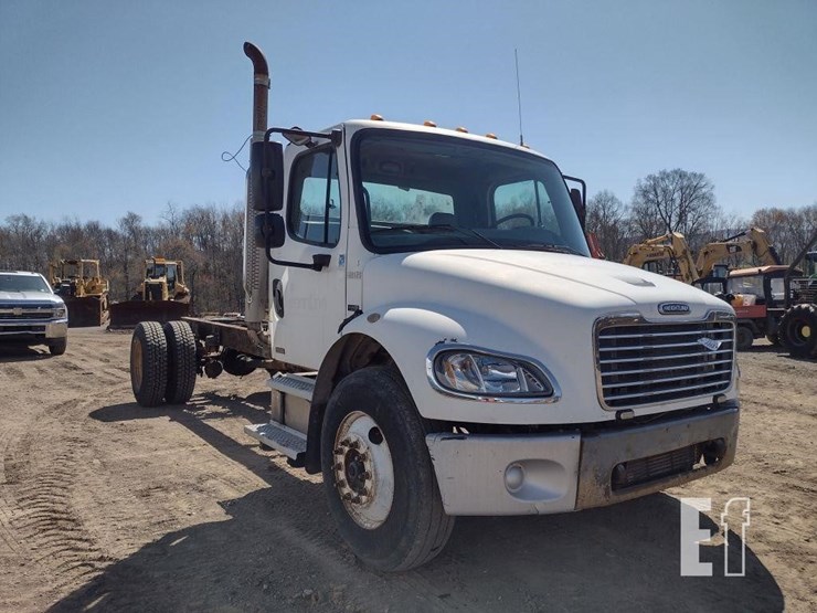 2005-freightliner-business-class-m2-106-image-42