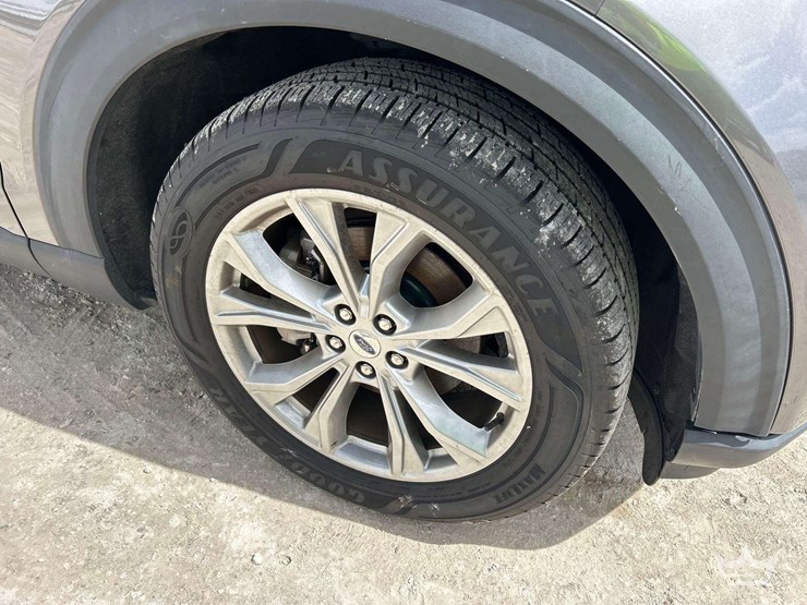 2021-ford-explorer-image-29