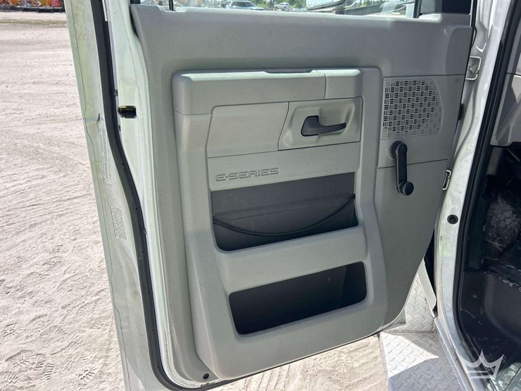 2013-ford-e450-image-11