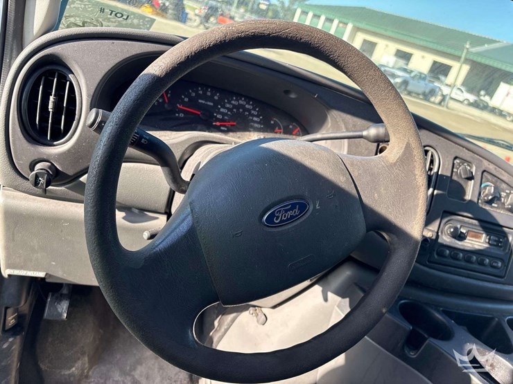 2006-ford-cargo-image-16