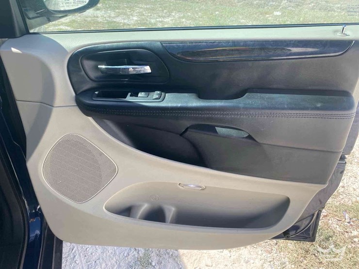2016-dodge-grand-caravan-image-11