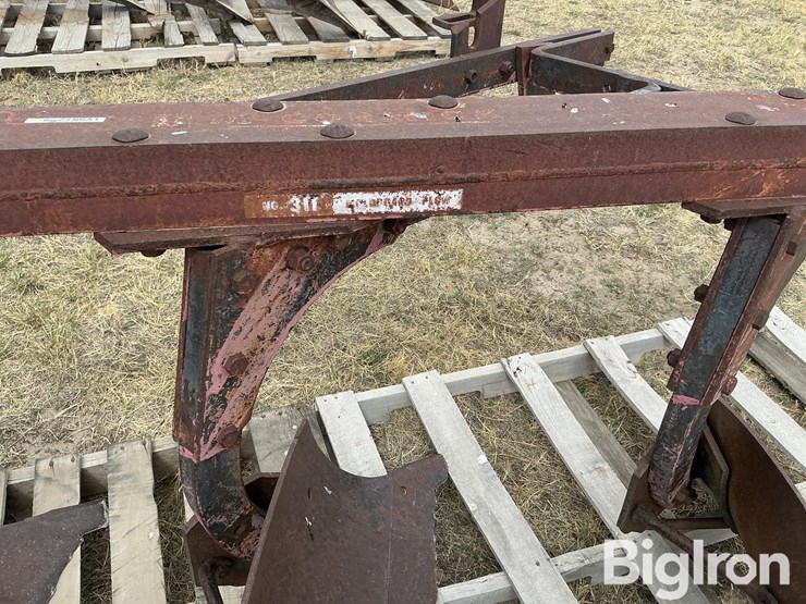 international-311-image-16