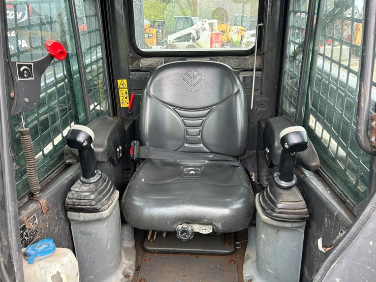 new-holland-l170-image-17