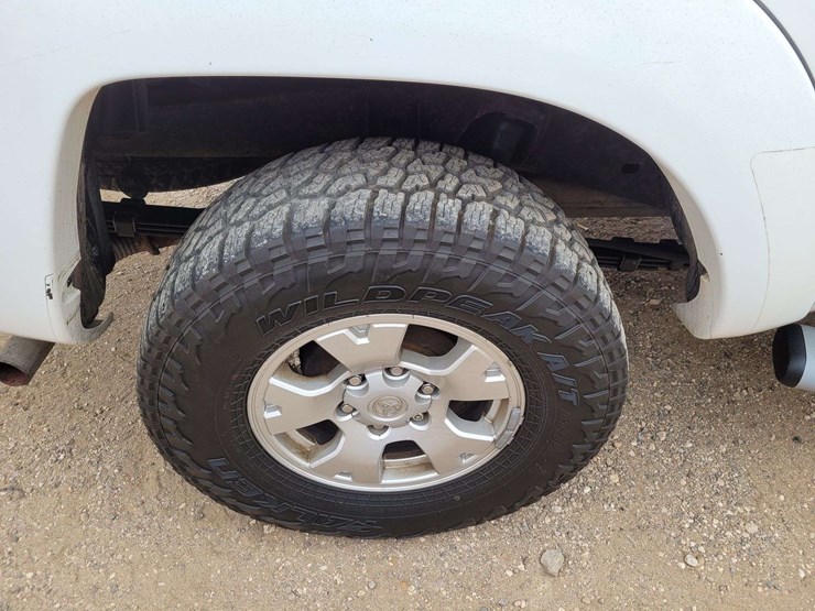 2010-toyota-tacoma-sr5-image-4
