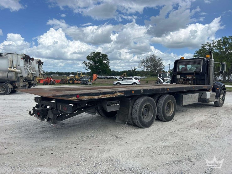 2016-peterbilt-348-image-3