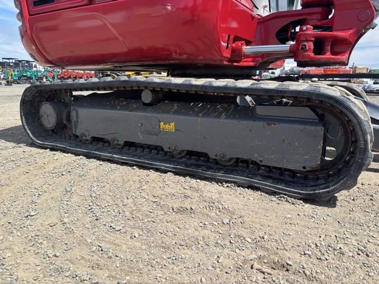 2020-takeuchi-tb240-image-23