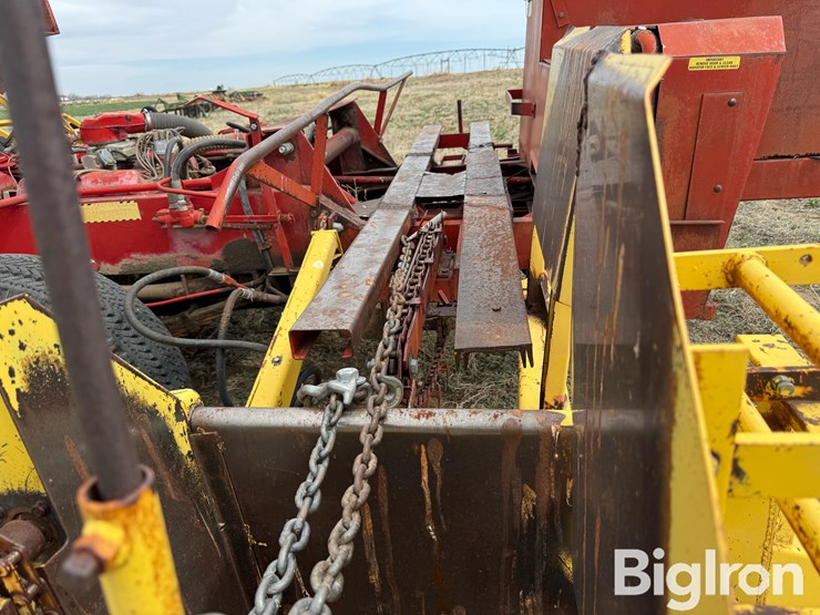 new-holland-1049-image-12