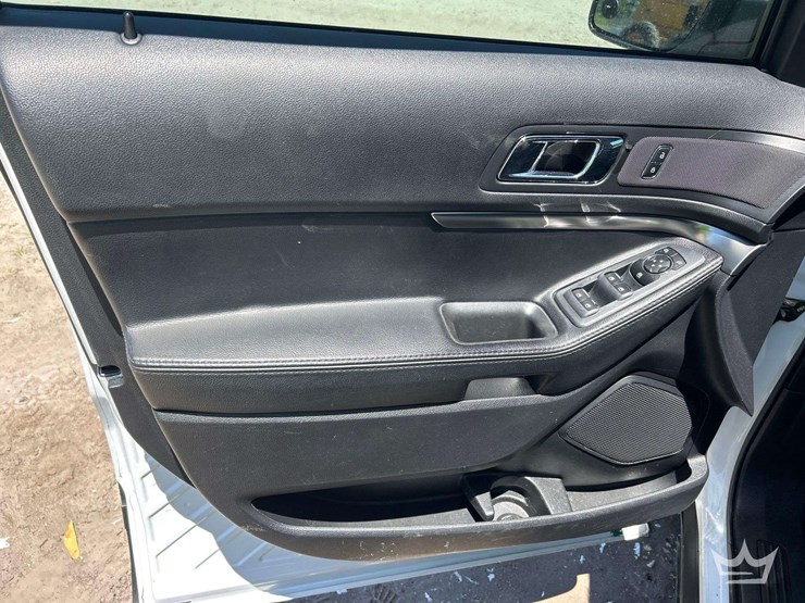 2016-ford-explorer-image-10