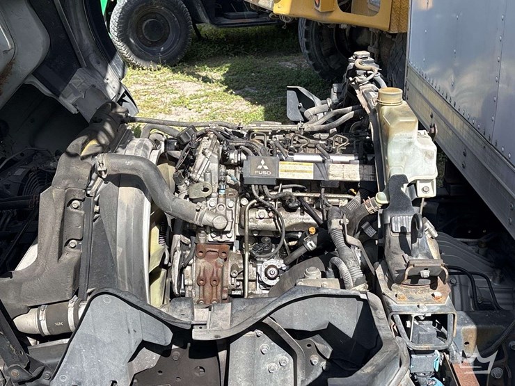 2012-mitsubishi-fuso-fec72s-image-12
