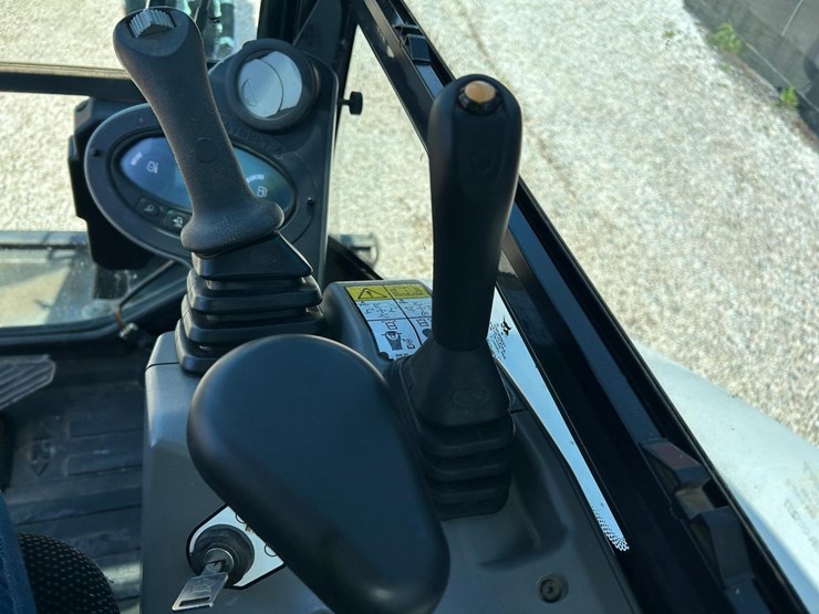 2023-bobcat-e32-image-24