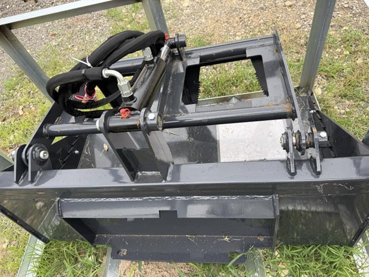 #77-•-44"-mini-skid-steer-grapple---mgb-72-44w-image-3